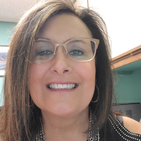 Meet your Posher, Shelly - Picture 1 of 6